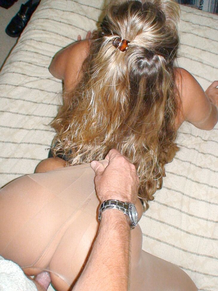 15P Amadora peituda Amber Lynn Bach ostenta gozada em sua mangueira depois de sexo doggystyle