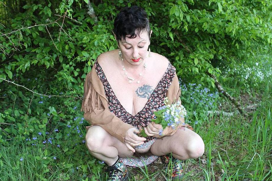 20P Older woman Mary Bitch picks a bunch of flowers while getting naked in a field
