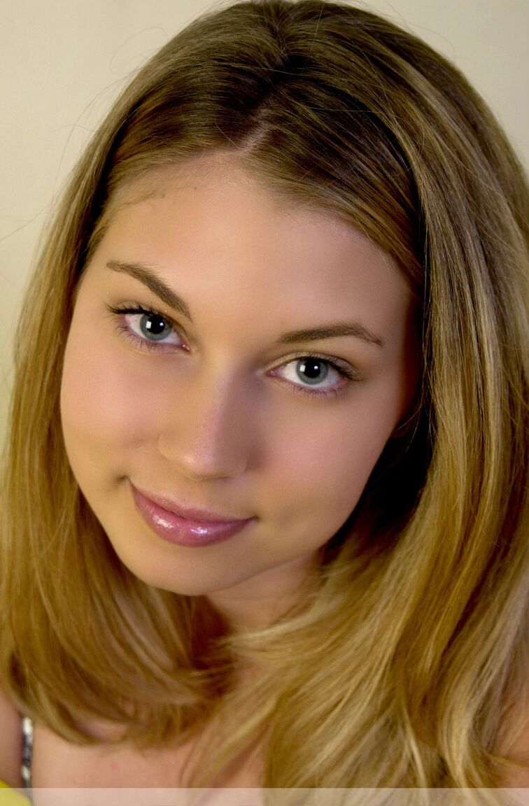 20P Teen first timer with a pretty face licks a nipples as she disrobes on bed