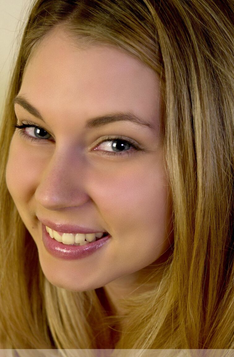 20P Teen first timer with a pretty face licks a nipples as she disrobes on bed