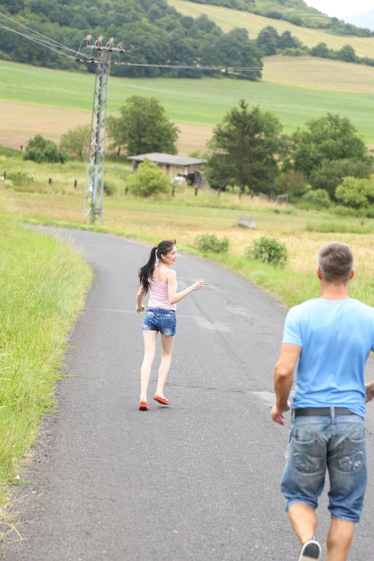 21P putain de portail maigre Mia Evans