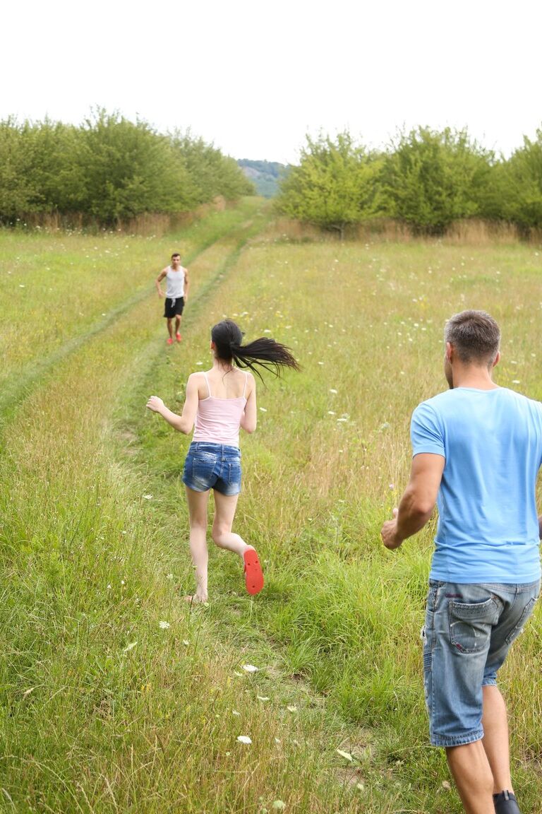 21P putain de portail maigre Mia Evans