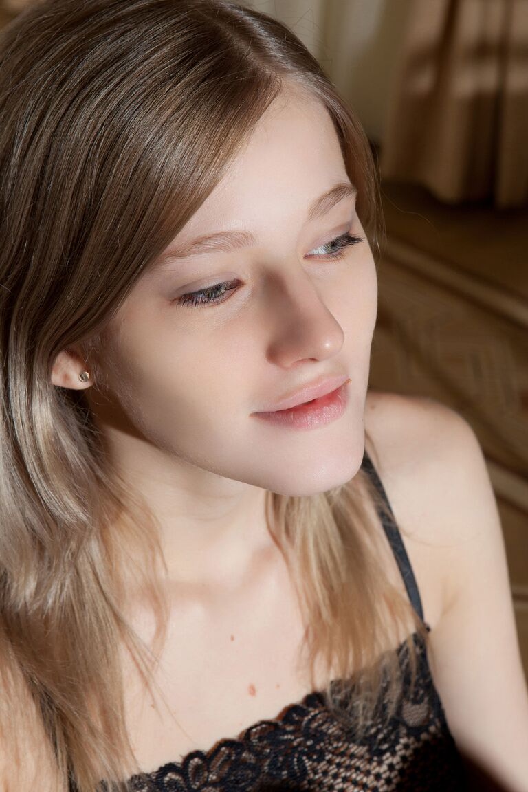 21P 美しい胸を見せる美しい美女ミラ I