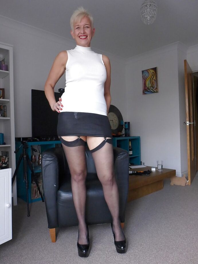 14P Aged blond lady Scarla Swallows displaying bald pussy in stockings and garters