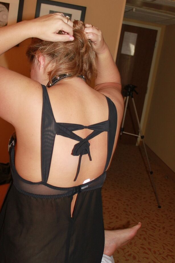20P Mulher amadora Gangbang Momma faz sexo com dois homens estranhos em um quarto de hotel