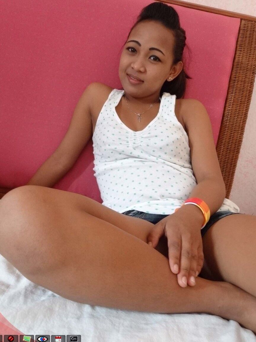 15P 2 filles philippines à la chatte serrée qui plaisent à un touriste blanc à l'hôtel
