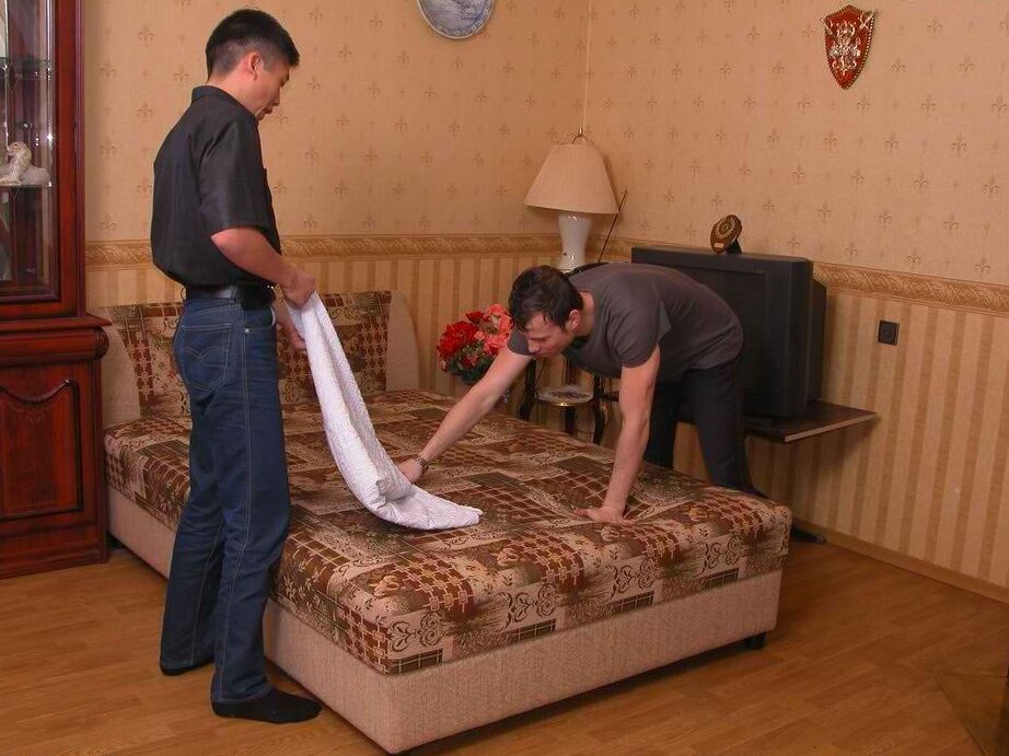 21P Teen GF Joy recibe una corrida después de un trío caliente con su novio