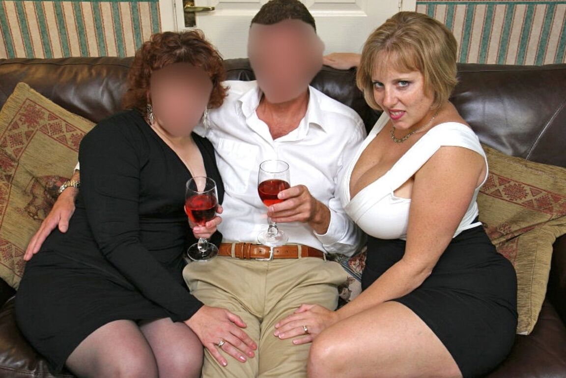 20P 英国の巨乳オールディーズ カービー クレアが夫婦と 3 方向プレイに参加