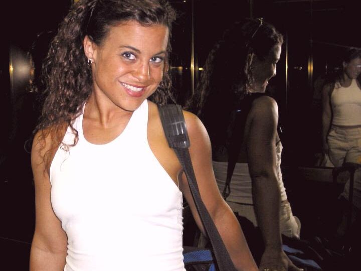 15P Brunette hottie flashing while on vacation