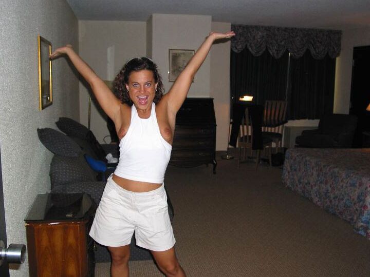 15P Brunette hottie flashing while on vacation