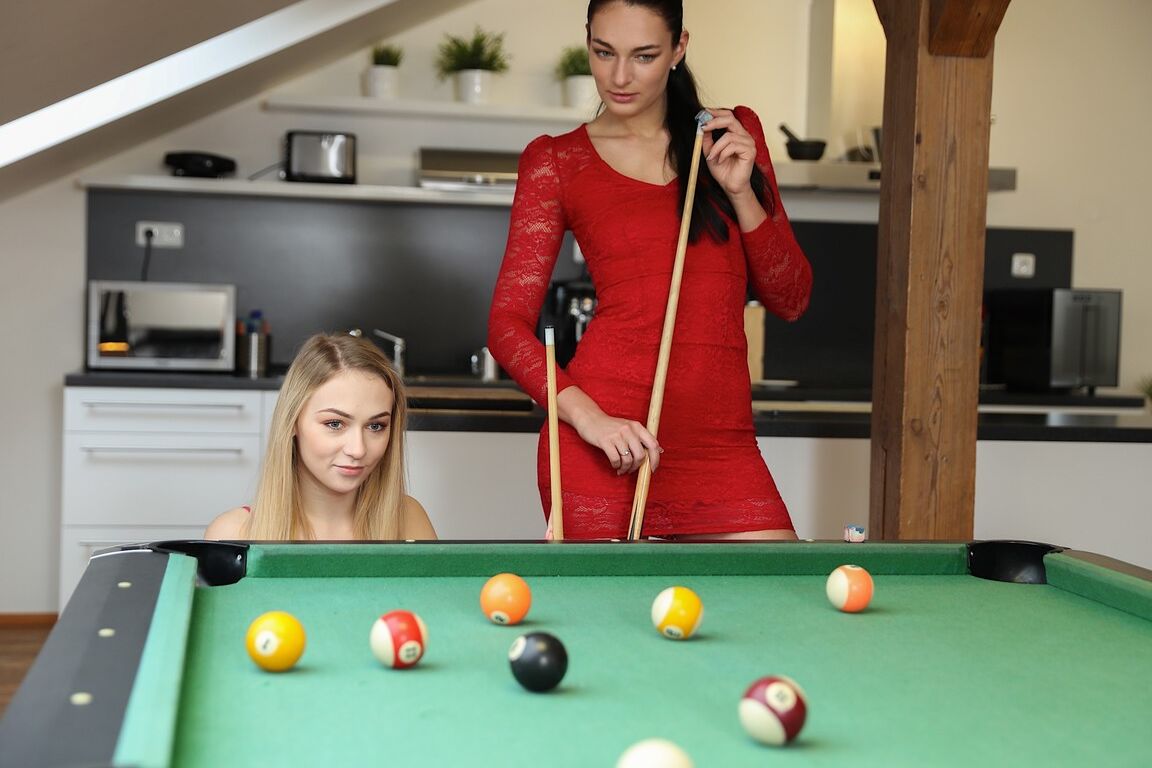 18P Three babes play billiards together and then eat each other out