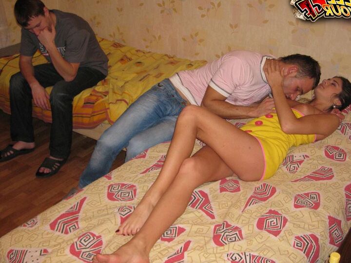 16P Chico en quiebra vende el coño de su novia para recaudar fondos que tanto necesita