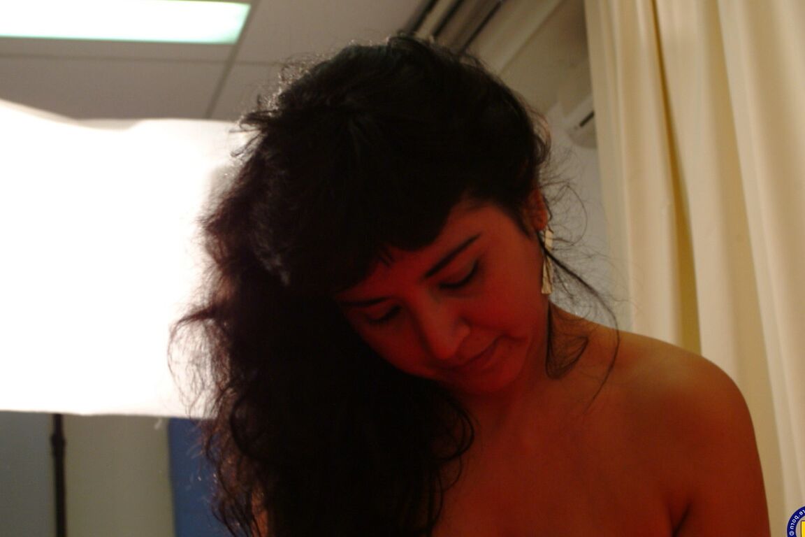 21P Ama de casa madura Selina le hace una mamada de garganta profunda a su hombre mientras tiene sexo BDSM
