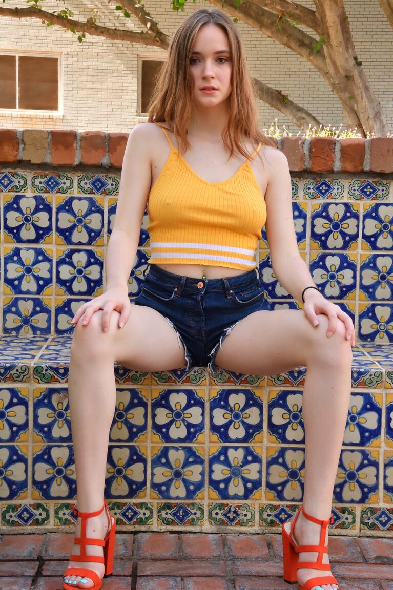 20P Sexy adolescente Hazel provocando em público