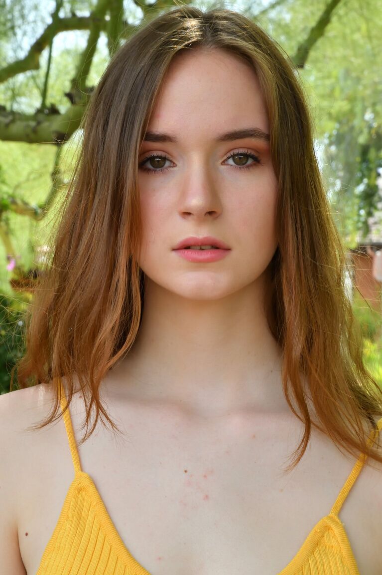 20P Sexy adolescente Hazel provocando em público