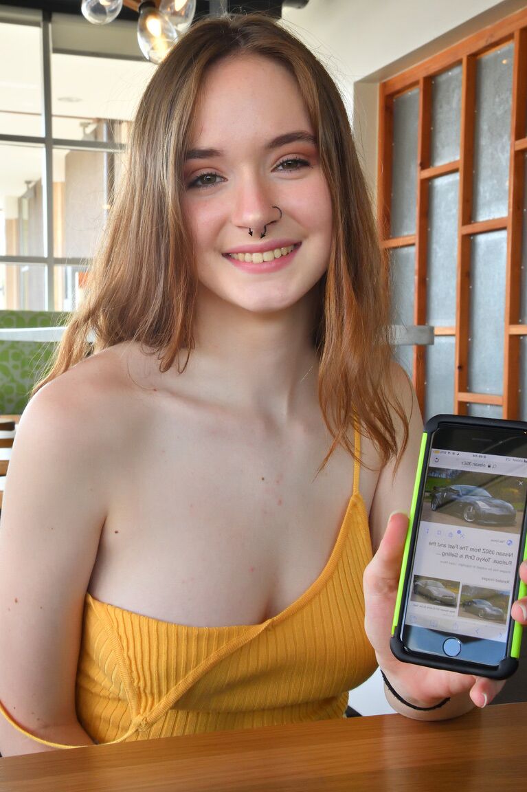 20P Sexy adolescente Hazel provocando em público