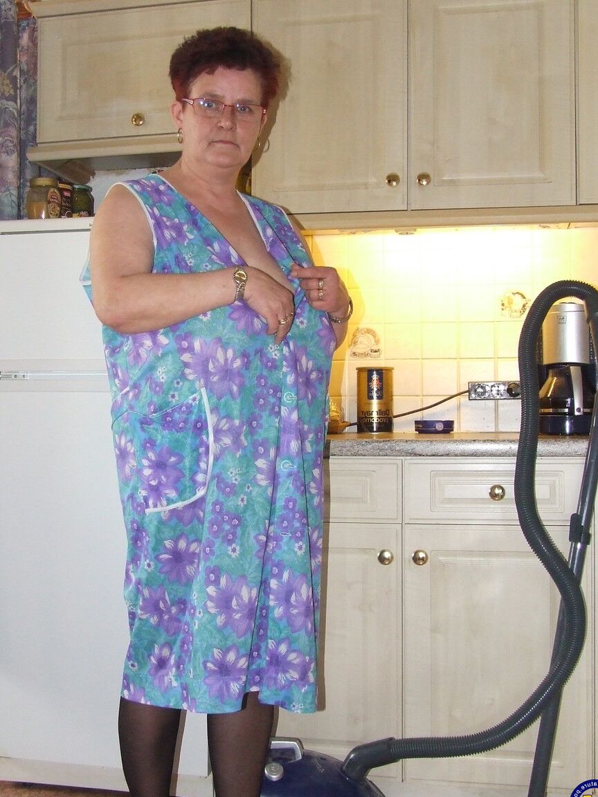 21P Old grandma Ingeborg exposes her fat body and sticks a vacuum pipe in her twat