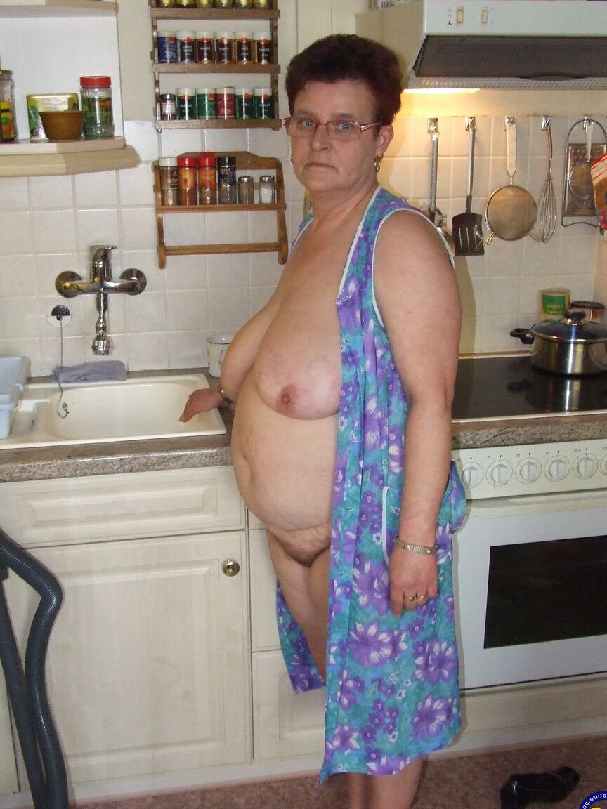 21P Old grandma Ingeborg exposes her fat body and sticks a vacuum pipe in her twat