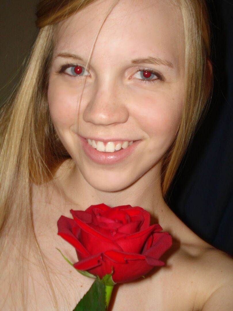 15P Young amateur model Taylor True has a cute face that was born to suck cock