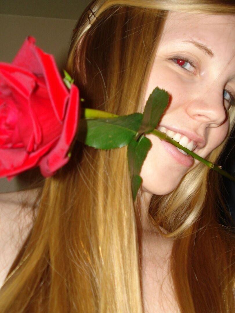 15P Young amateur model Taylor True has a cute face that was born to suck cock
