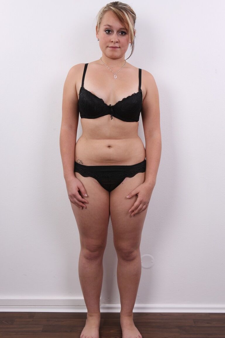 20P Mulher amadora gordinha fica nua depois de tirar a roupa