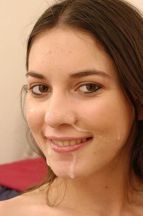 20P Amadora Larisa de joelhos se beijando