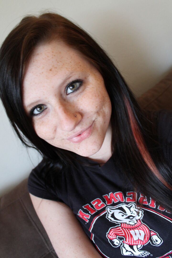 12P Foto amadora da linda adolescente Freckles18 em calcinha preta sexy