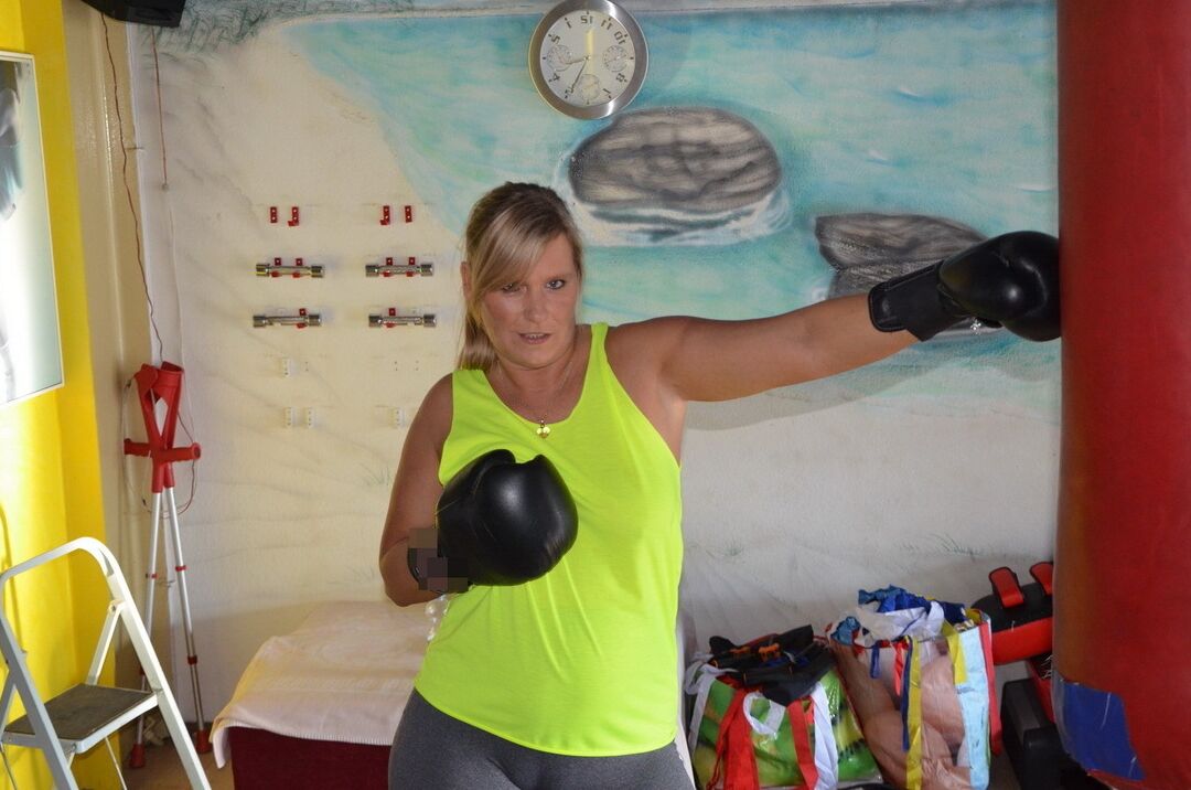 16P Middle-aged blonde Sweet Susi gets naked after working out with a punching bag