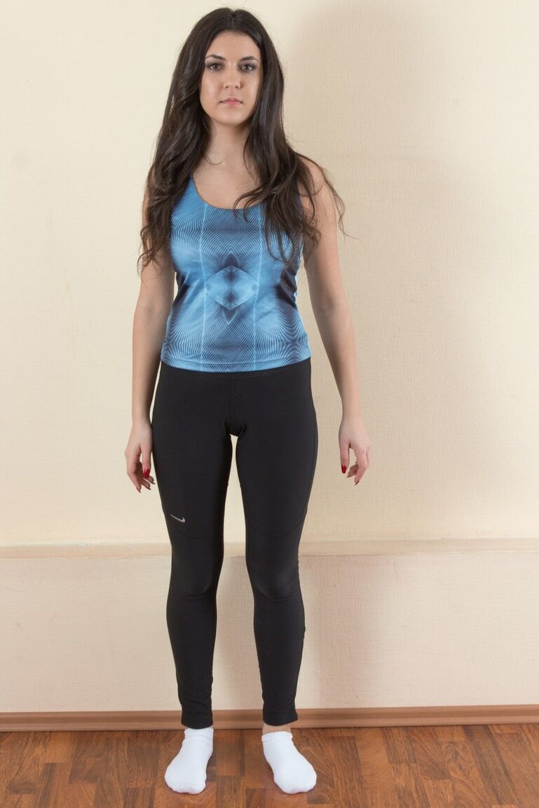 16P La adolescente debutante Pavla se quita los pantalones de yoga para mostrar su felpudo