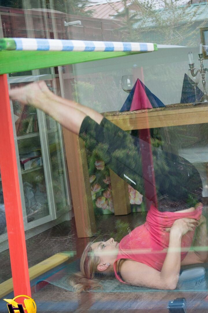 16P La amateur Katerina Hartlova saca sus enormes tetas mientras hace yoga