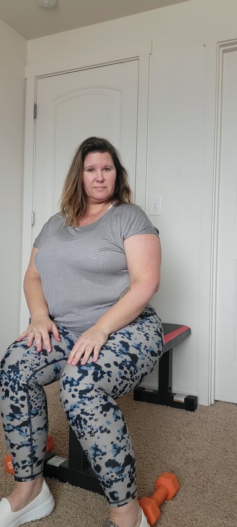 16P Obese amateur Busty Kris Ann gets naked while working out at home