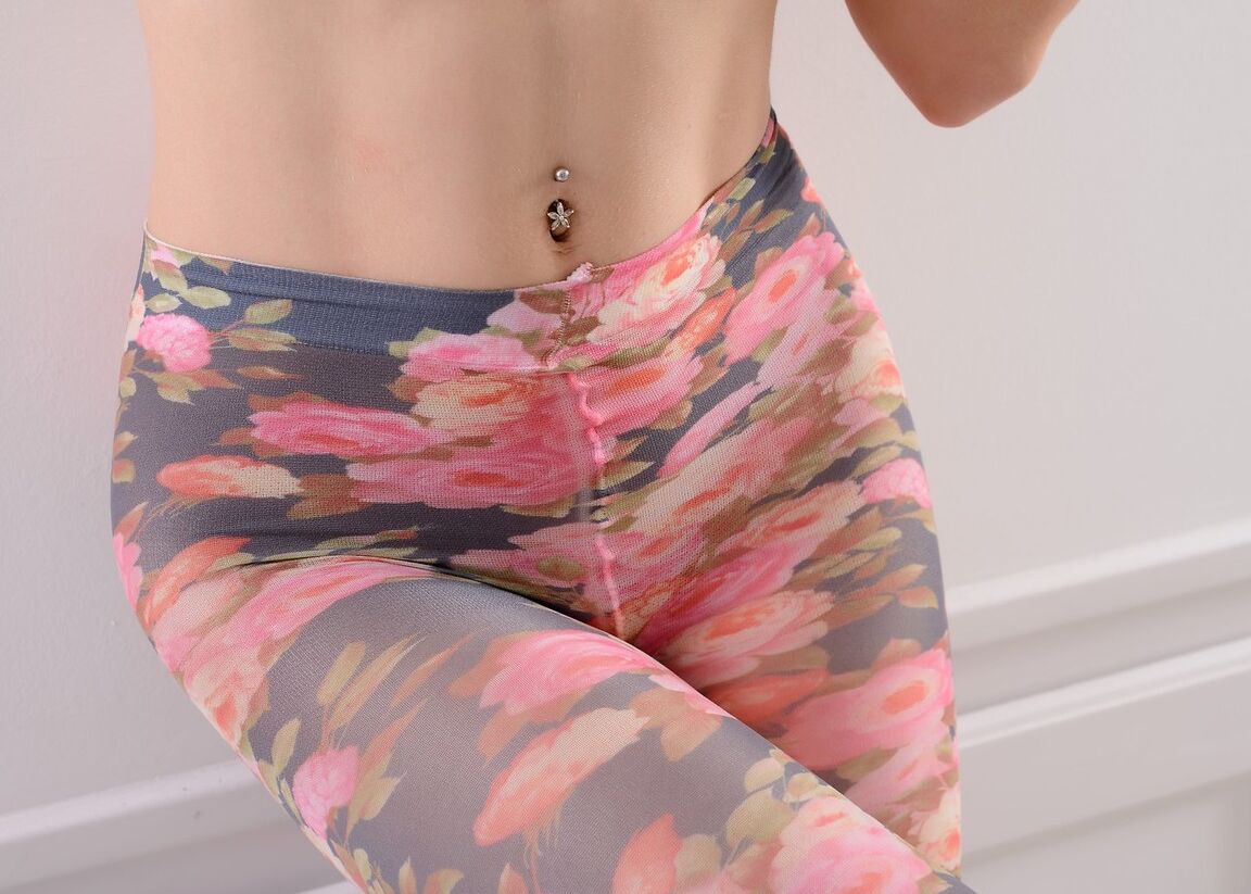 12P Caucasian girl slips leggings over butt plug adorned ass in black pumps