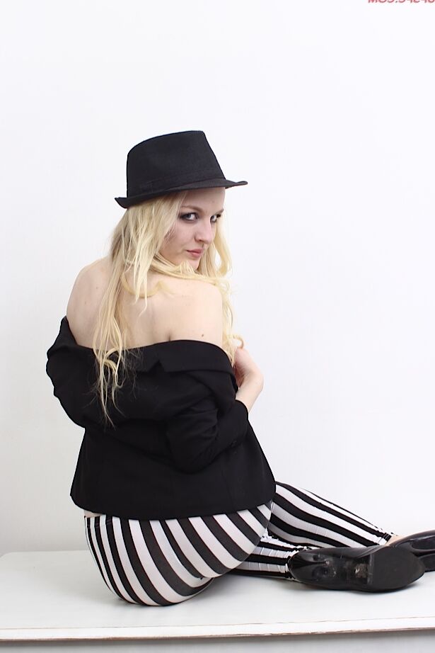 15P Natural blonde Bella Lei strips down to black heels on top of a table