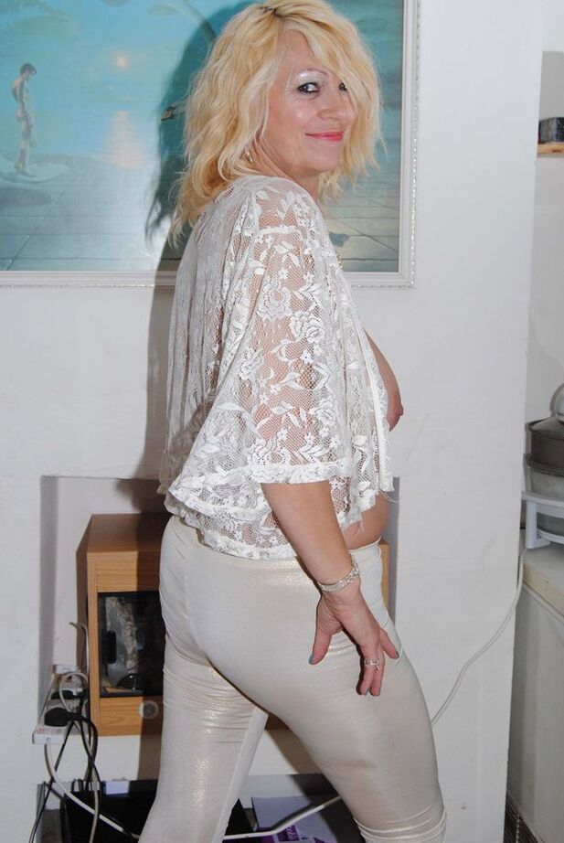 20P Dirty British mature slut Dimonty showing her big saggy tits and she loving it