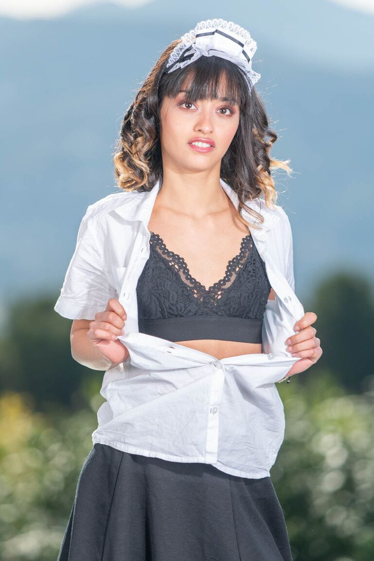 21P Empregada gostosa Scarlet curtindo sexo anal hardcore com um marido traidor