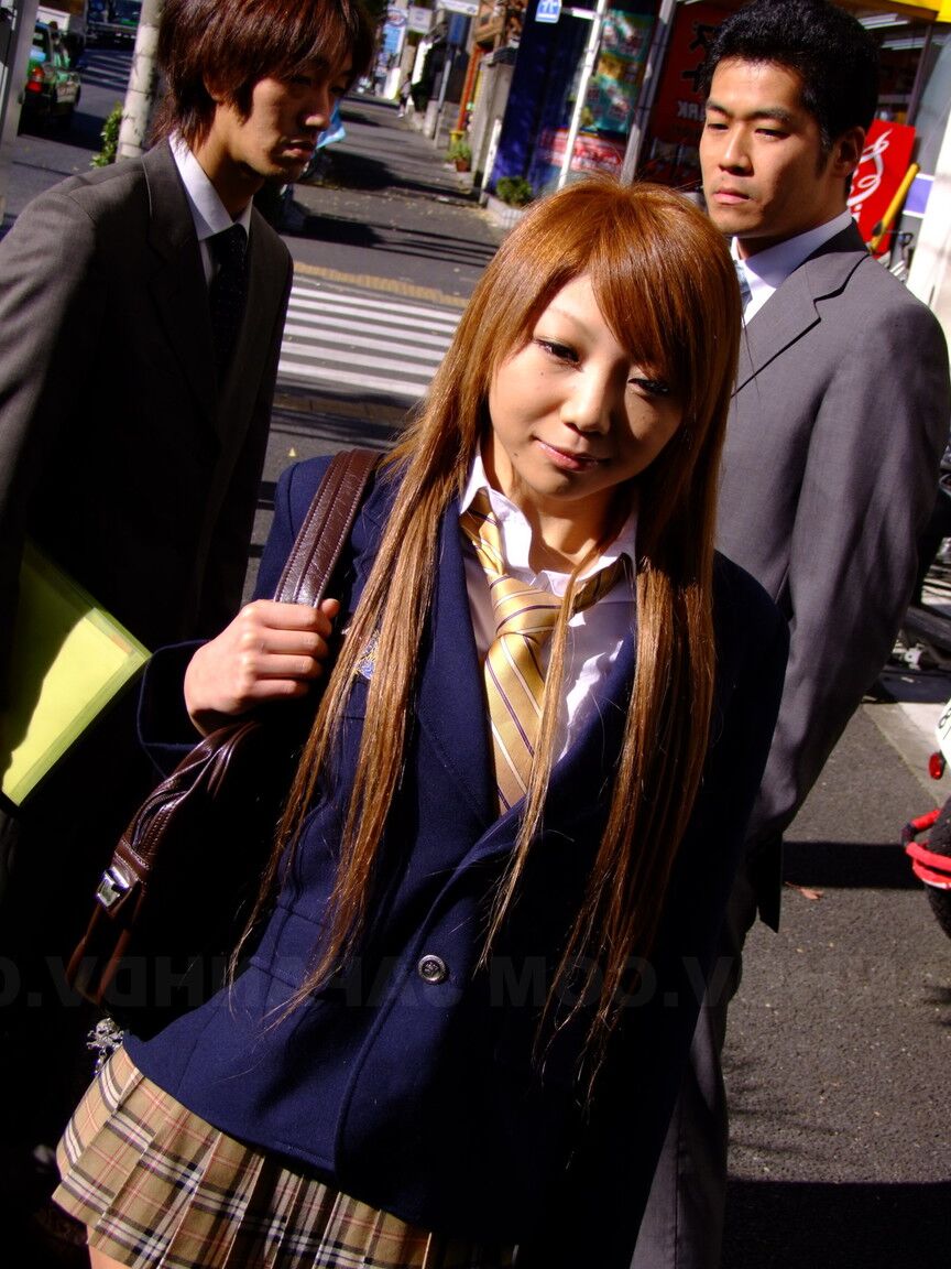 21P Das rothaarige japanische Schulmädchen Rui Hazuki wird bei einem asiatischen Dreier in den Arsch gefickt