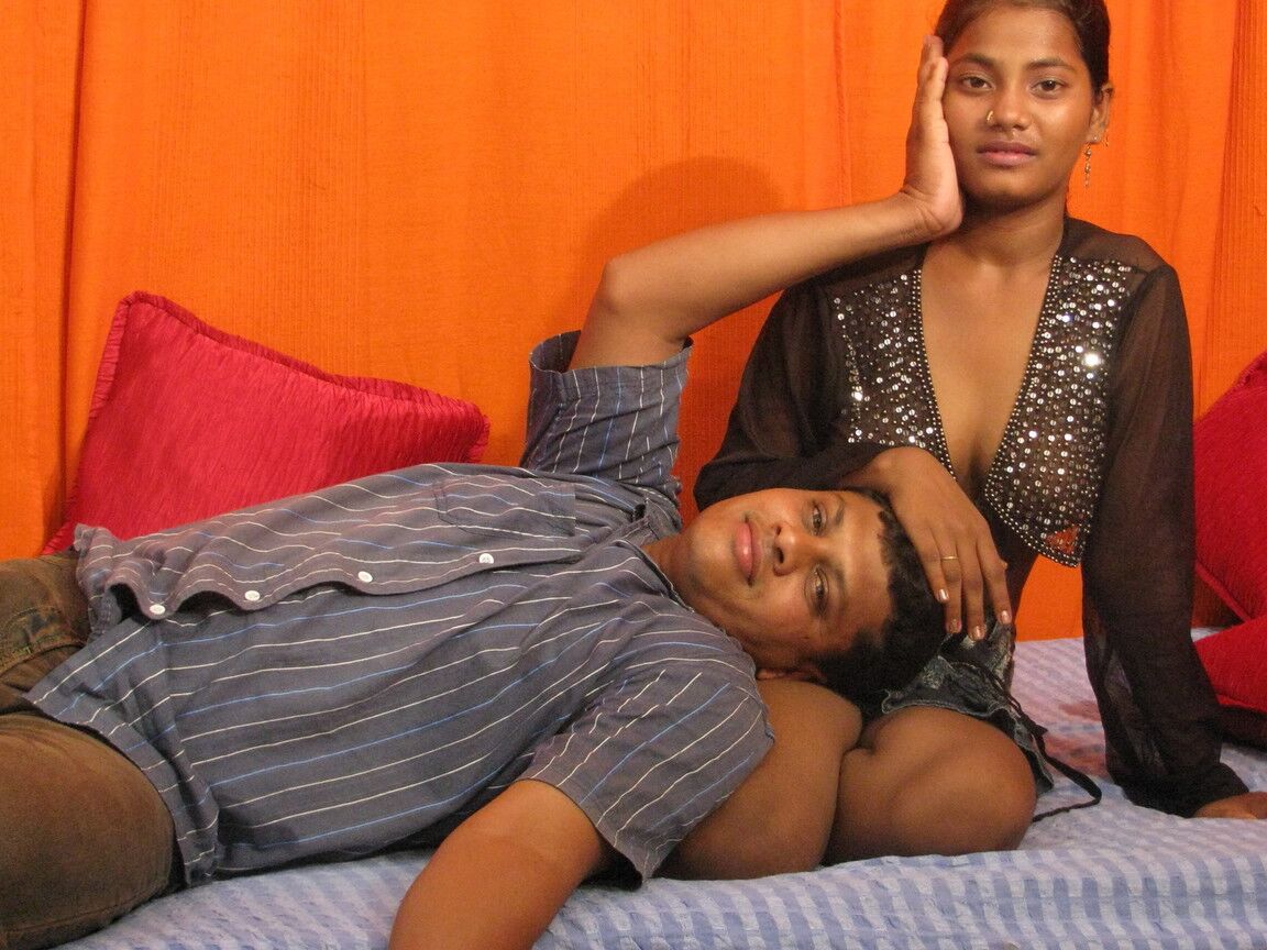 16P junges indisches Mädchen im Muffdive und anal auf dem Bett gefickt