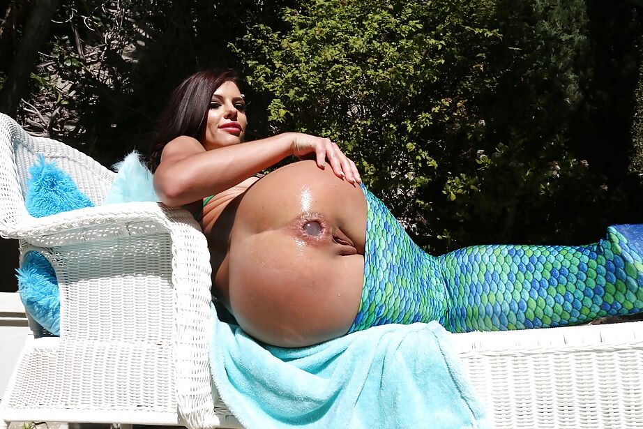 16P Anal loving whore Adirana Chechik posing poolside in mermaid cosplay
