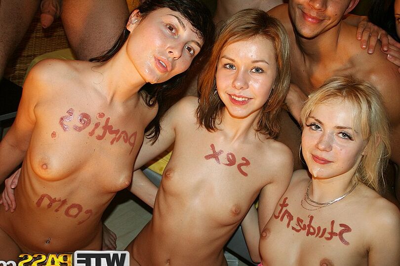 16P 大学生がグループセックスゲームで次の試験のプレッシャーを和らげる