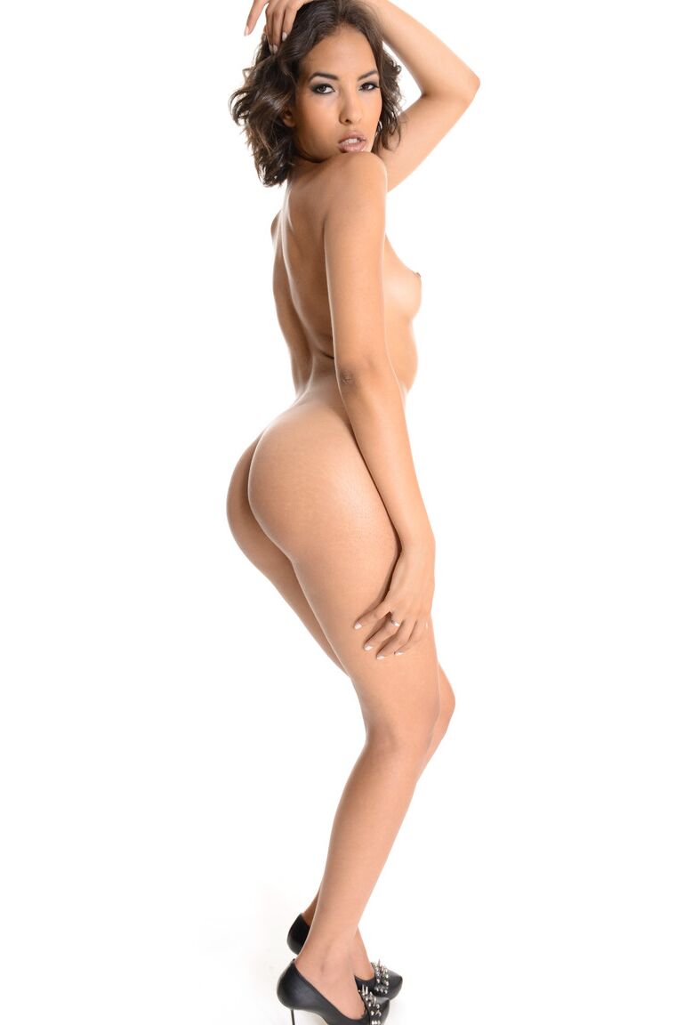 15P Latina solo garota Jasmine Arabia se despe antes de inserir um brinquedo em sua buceta