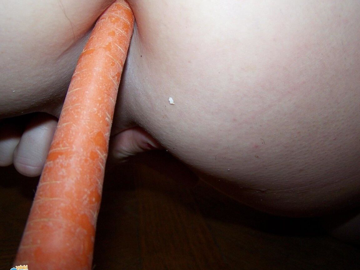 16P Kinky Amateur MILF Toni Fay follando sus verduras