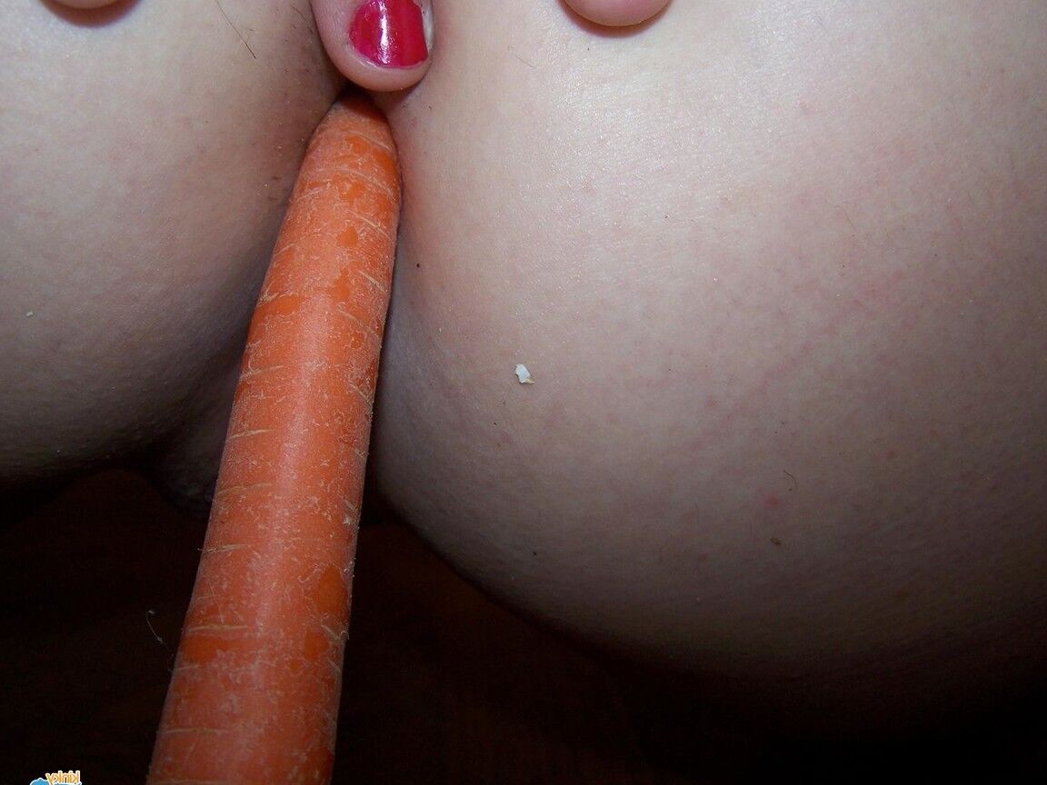 16P Kinky Amateur MILF Toni Fay follando sus verduras