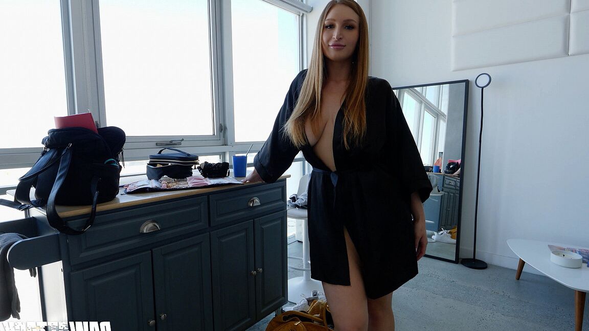 15P Skylar Snow, une jeune latina aux gros seins, conclut une relation sexuelle en POV avec une baise de seins