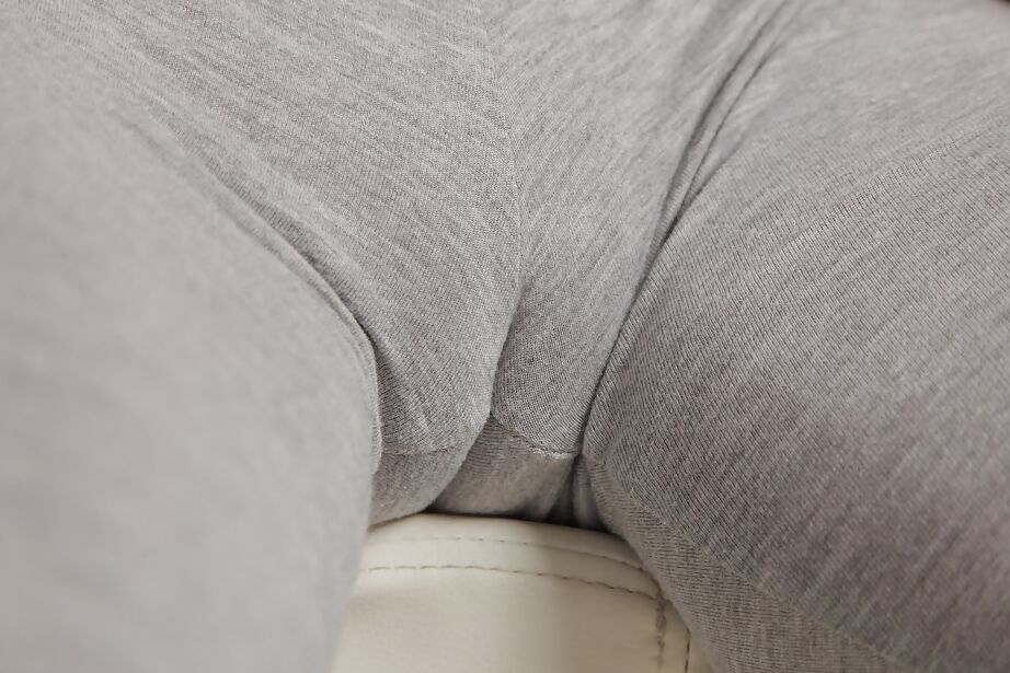 16P La sucia morena Anal Lexi metiéndose los dedos en el culo y estirándolo
