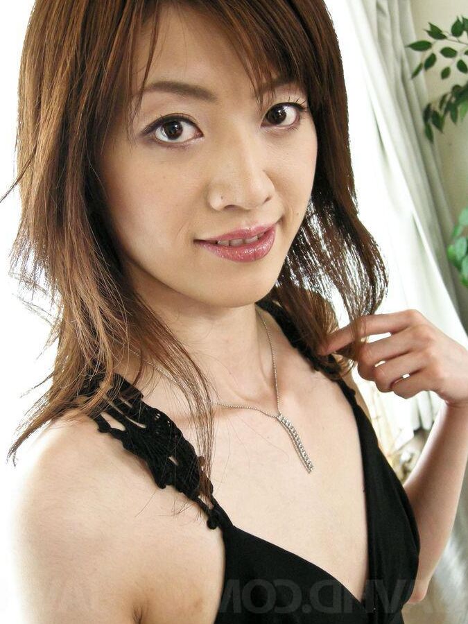 15P 花井カノン アジア人が指と硬いペニスでアナルを犯される