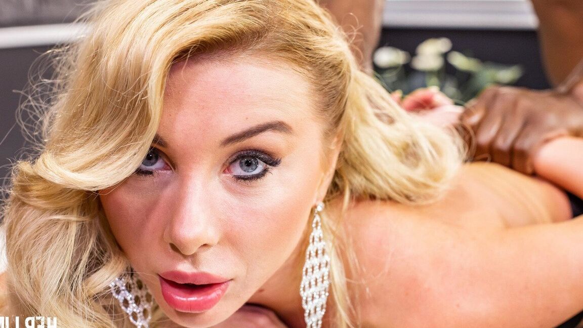 12P A pornstar ucraniana Marilyn Crystal é dominada e espancada por um touro negro