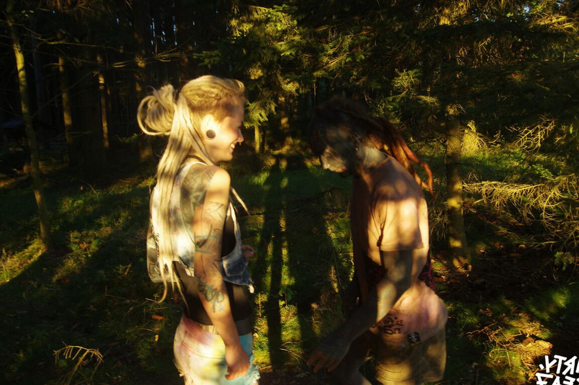 16P Tatted freaks Anuskatzz & Lily Lu have sexual intercourse on the forest floor