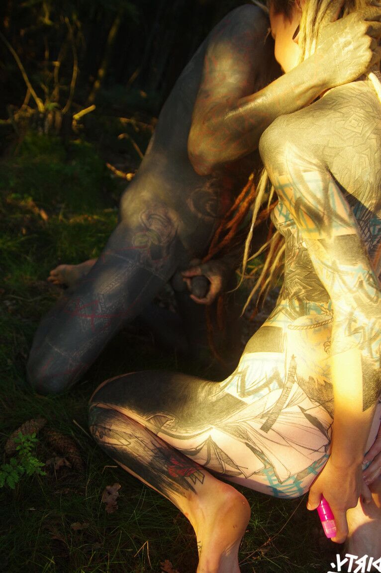16P Tatted freaks Anuskatzz & Lily Lu have sexual intercourse on the forest floor