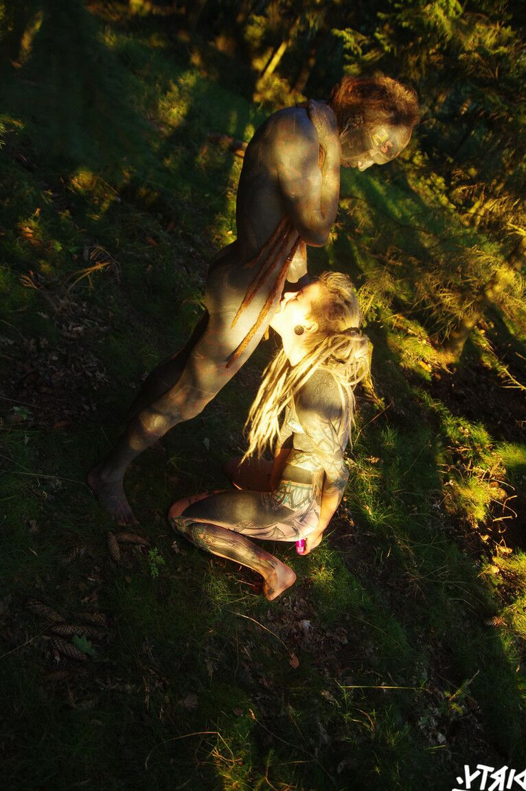 16P Tatted freaks Anuskatzz & Lily Lu have sexual intercourse on the forest floor