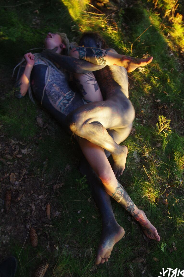 16P Tatted freaks Anuskatzz & Lily Lu have sexual intercourse on the forest floor